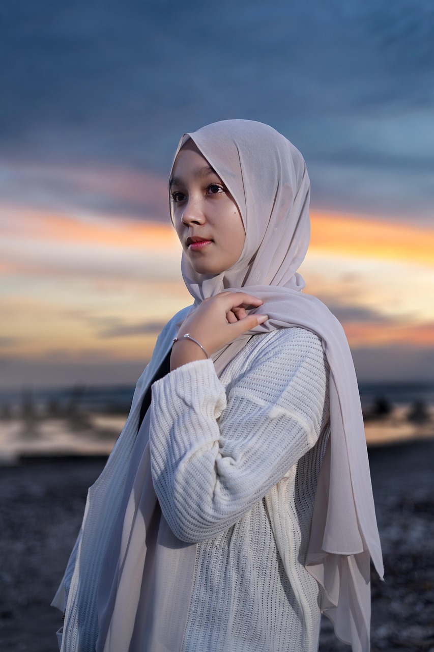 Hijab: Simfoni Keindahan, Kekuatan, dan Kebebasan yang Tertuang dalam Untaian Kain