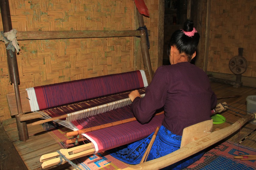 Kain Bisu: Kisah Ketabahan dan Keindahan yang Ditenun dari Kegelapan